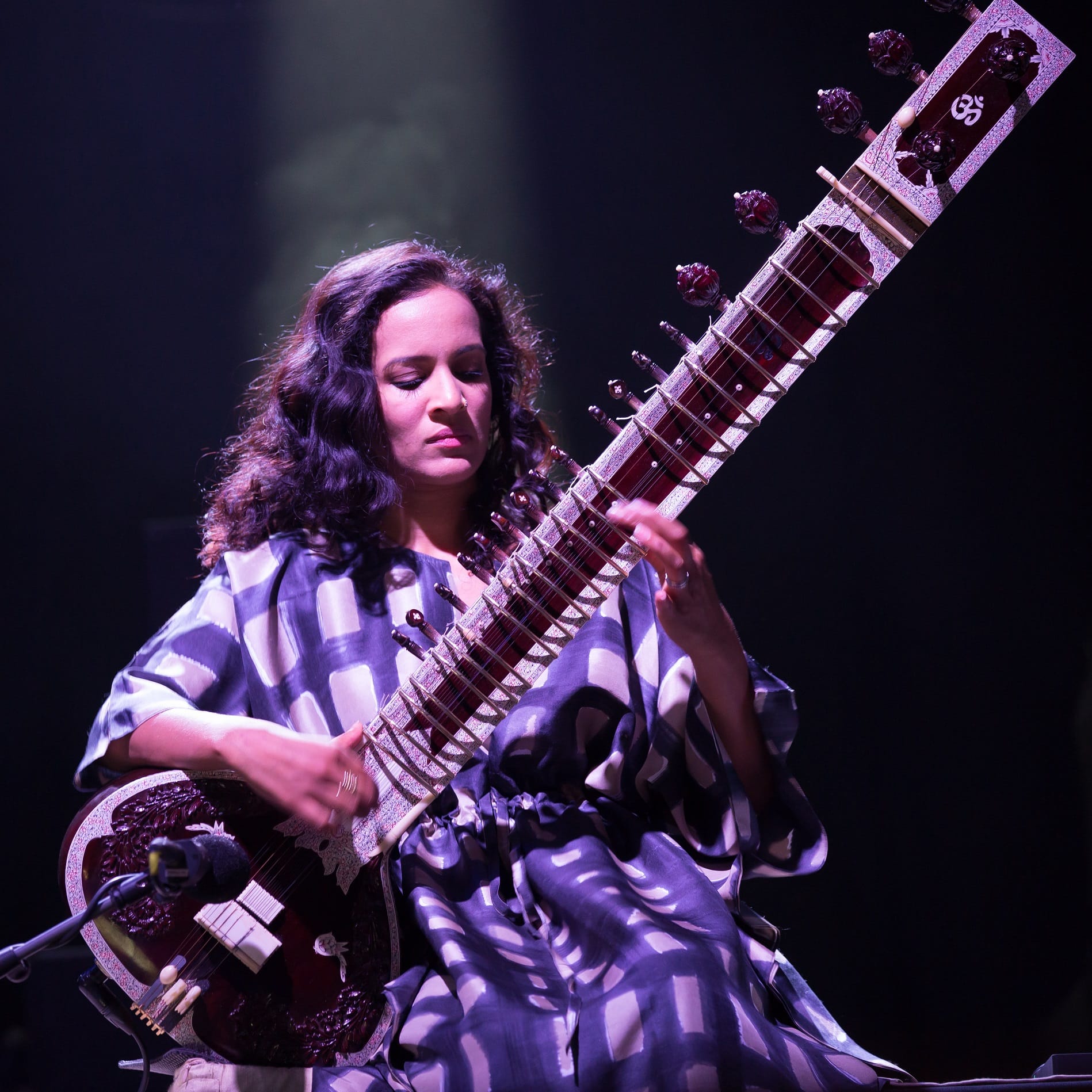 Anoushka Shankar anuncia primeira turnê no Brasil em março de 2026